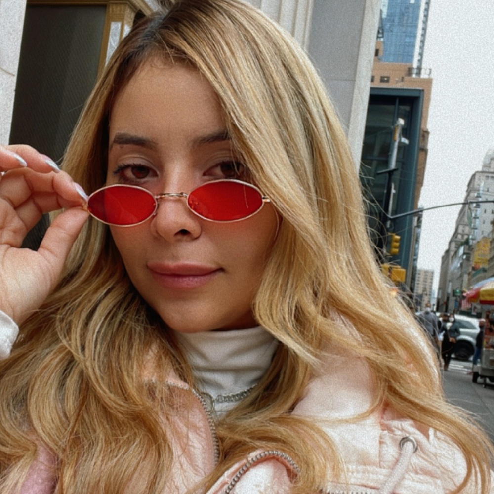 Meet your Posher, Carolina